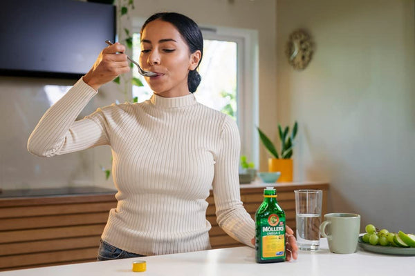 Möller's Omega 3 Lebertran Öl | Nordic Omega 3 Nahrungsergänzung mit EPA, DHA, Vitamin A, D, E | Superior Taste Award | Hochreiner natürlicher | 165 Jahre alte Marke | Zitrone | 500 ML